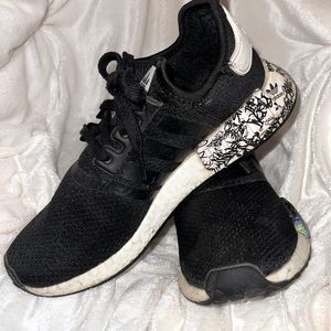 Adidas NMD R1 size 6.5 big kids or youth size and will fit a size 8 in women’s.